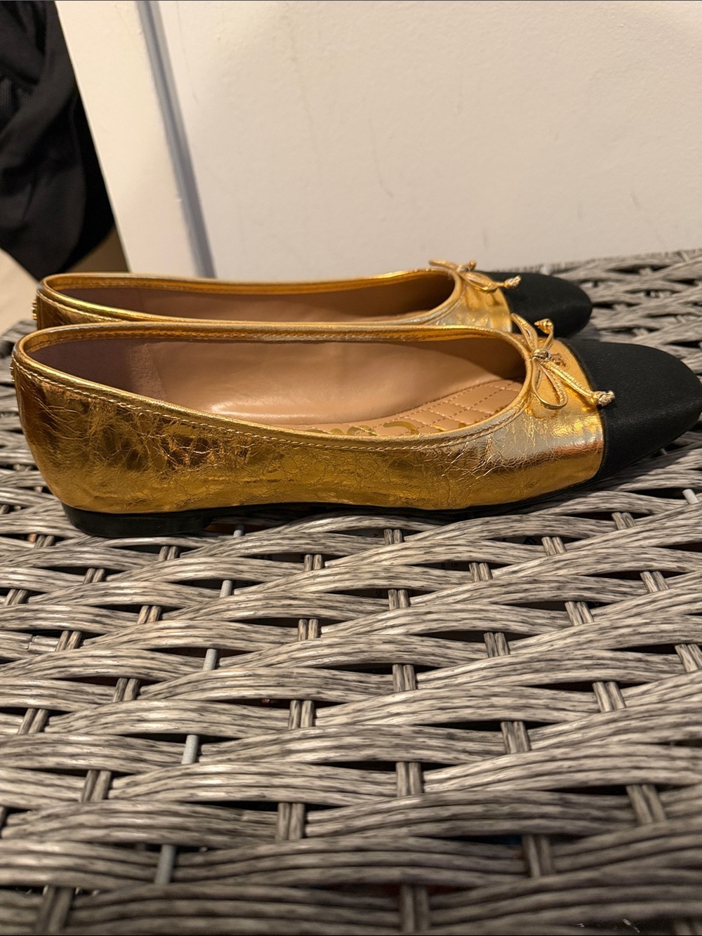 Sam Edelman Metallic Gold Ballet Flat with Black Cap Toe size 8.5 - Picture 5 of 8
